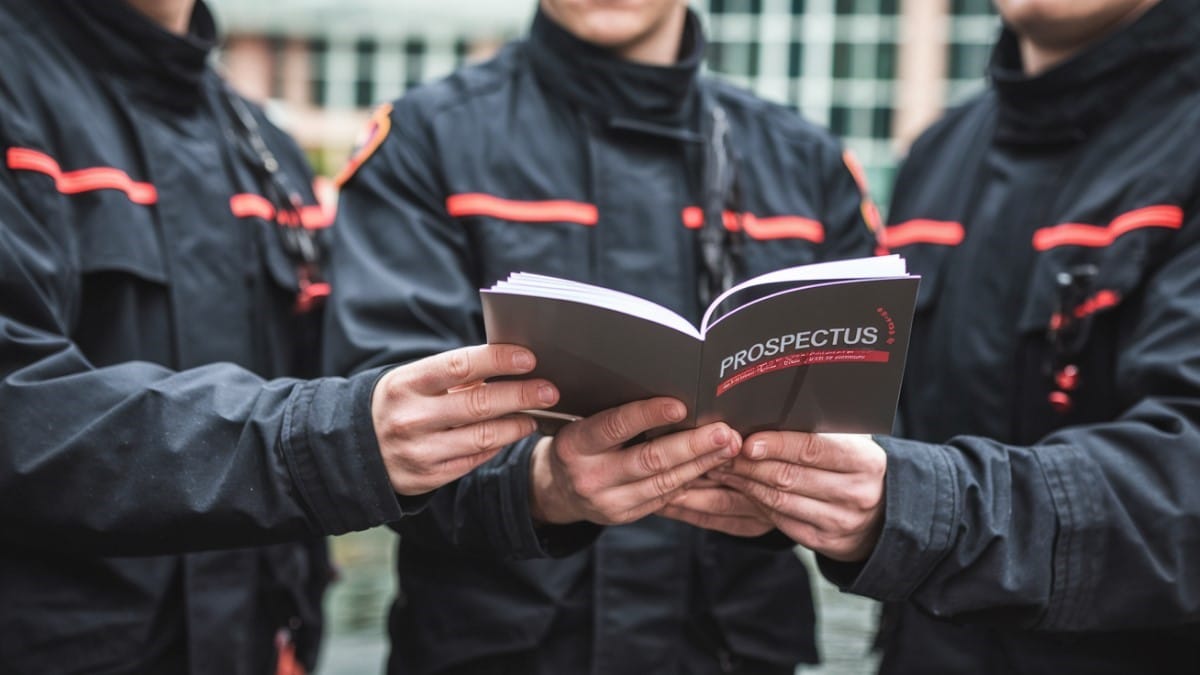 À Guingamp, les pompiers lancent la distribution des calendriers 2024