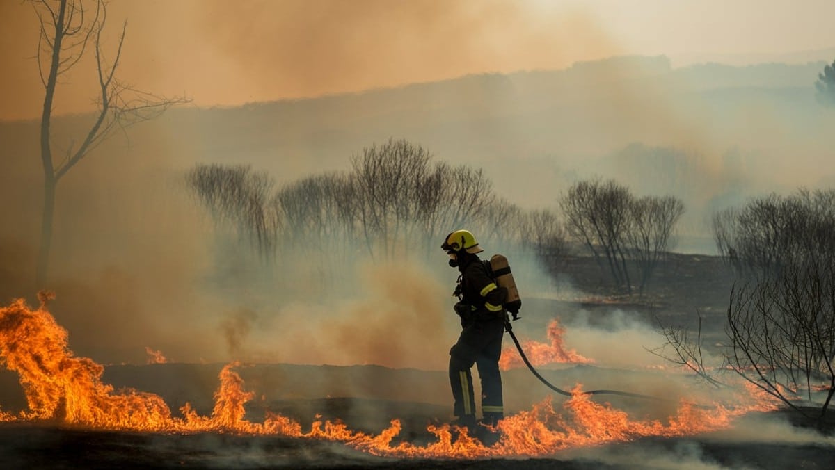Incendie meurtrier en Espagne : 500 hectares brûlés, un pompier perd la vie