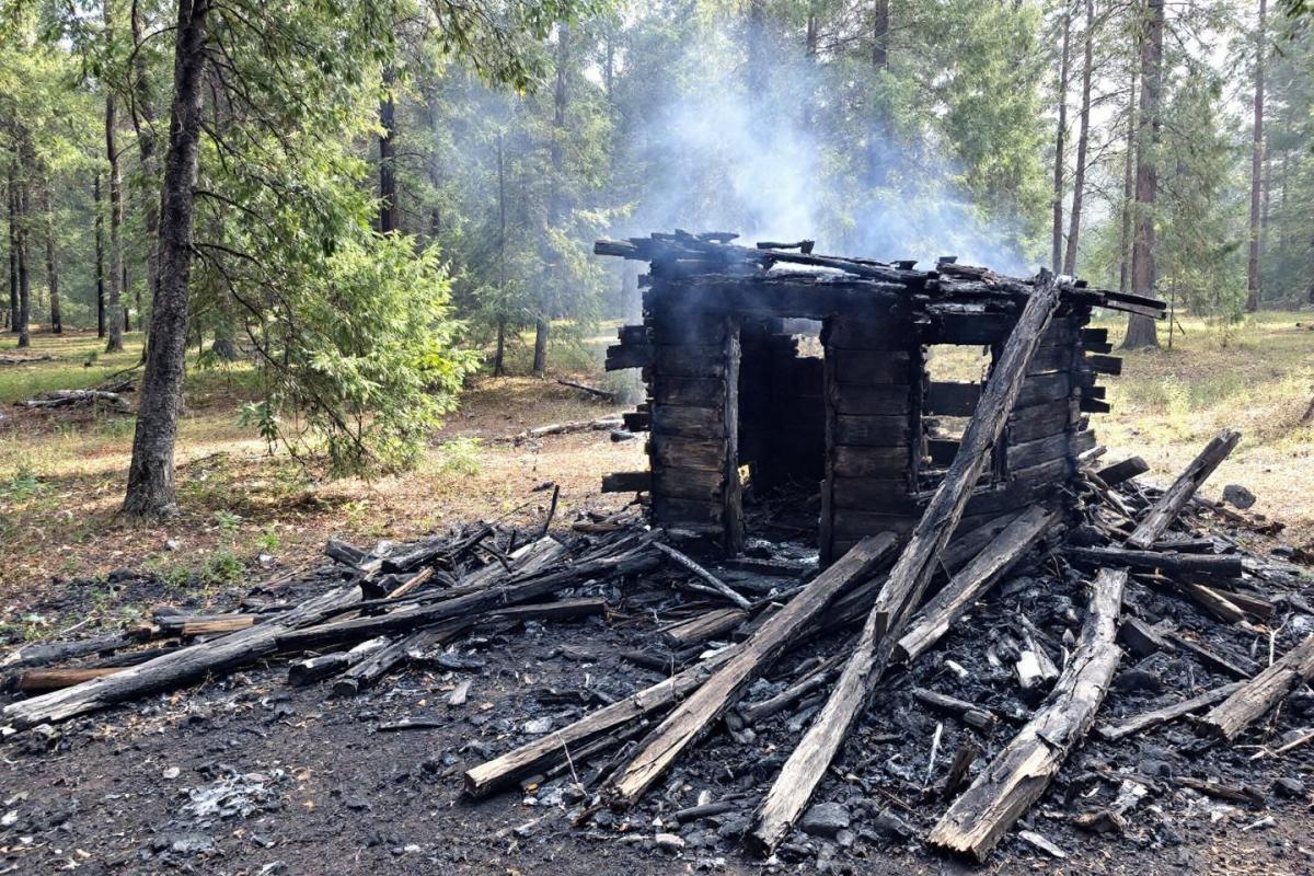 Une maison en bois détruite par un incendie à Tarnos dans les Landes