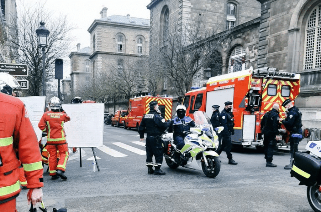 Qui appeler pour savoir si on doit aller aux urgences ?