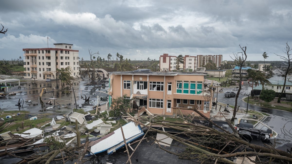 Dévastation urbaine post-tempête