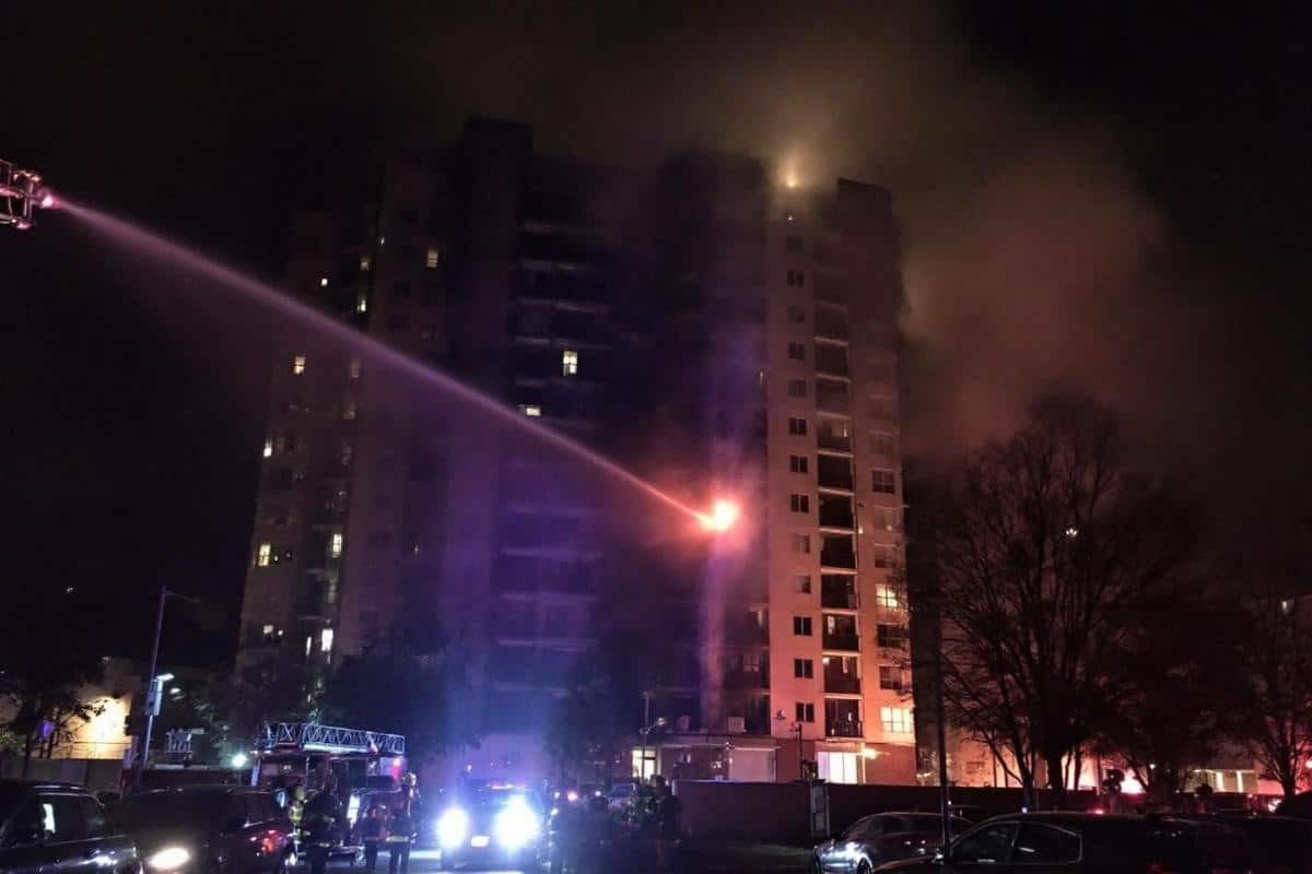 Isère : un violent incendie d'appartement combattu par les sapeurs-pompiers